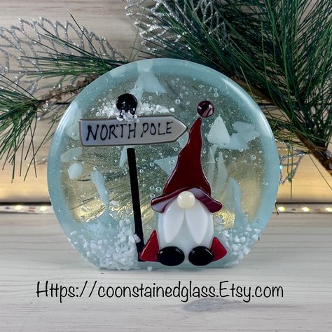 Gnome Snow Globe, Fused Glass Xmas Ornaments, Fused Glass Snow Globe, Fused Glass Ornaments Christmas, Fused Glass Art Ideas, Fused Glass Christmas, Glass Fusion Ideas, Fused Glass Artwork, Glass Christmas Decorations