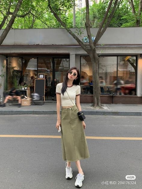 Summer Hongkong Outfit, Hongkong Ootd Summer, Korean Outfits With Skirt, Skirt Ootd Ideas, Korean Outfit Skirt, Japan Summer Outfit Street Style, Hongkong Outfit Ideas, Casual Day Outfit Summer Street Style, Asian Summer Outfits