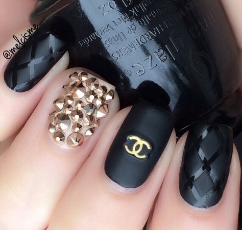 #chanel #chanelnails Chanel Nails Design, Unghie Nail Art, Chanel Nails, Trendy Nail Art Designs, Super Nails, Trendy Nail Art, Elegant Nails, Creative Nails, Gold Nails