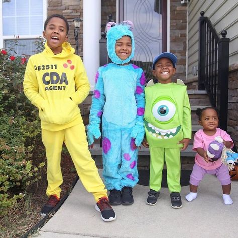 monsters inc sibling costume Diy Sibling Halloween Costumes, Halloween Costumes For Brothers, Hedwig Costume, Sibling Halloween Costumes, Peter Pan Costumes, Sibling Costume, Robin Costume, Trio Costumes