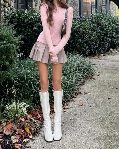 Preppy Rh Outfits, Pink Miniskirt Outfits Aesthetic, Confident Outfits For School, 2000 Preppy Fashion, Pink Preppy Fashion, Fashion Girly Aesthetic, Girly Aesthetic Clothes, Coquette Simple Outfits, Classic Preppy Outfits