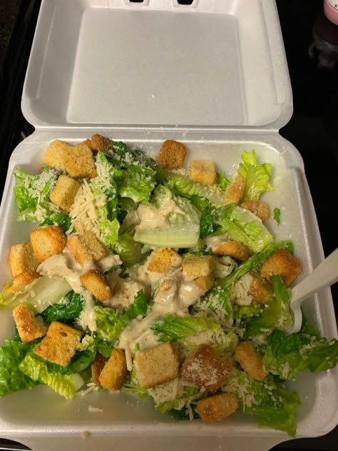 Salad With Croutons, Healthy Lunch Snacks, Healthy Food Inspiration, Potluck Dishes, Food Goals, Croutons, Lunch Snacks, Food Obsession, Healthy Meal Prep