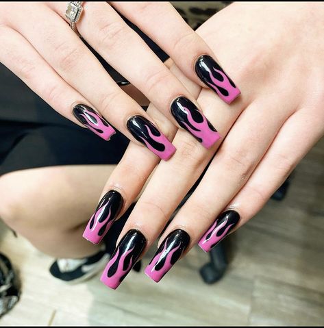 Coffin nails black with pink flames Flame Nails Pink And Black, Purple Nails With Flames, Black And Pink Fire Nails, Pink And Black Coffin Nails, Black And Neon Pink Nails, Pink And Black Nails Design, Pink And Black Nail Ideas, Neon Pink And Black Nails, Black And Hot Pink Nails