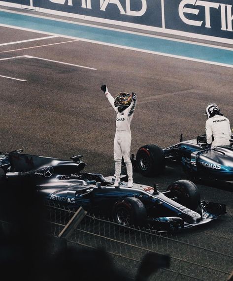 Mercedes Aesthetic, Mercedes Girl, George Russel, Mercedes Amg F1, Lewis Hamilton Formula 1, F1 Lewis Hamilton, Williams F1, Dirty Air, Nico Rosberg