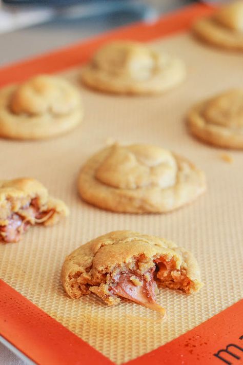 Rolo Stuffed Peanut Butter Cookies - Recipe by @sallybakeblog Stuffed Peanut Butter Cookies, Rolo Cookies, Sallys Baking, Leftover Candy, Sally's Baking, Baking Fun, Butter Recipes, Summer Loving, Peanut Butter Cookie Recipe