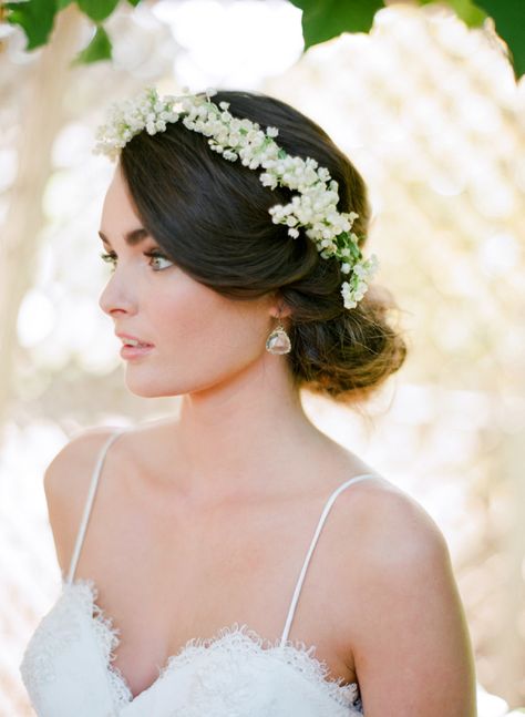 #SMPWedding101 - Tips For a Great Hair + Makeup Trial Run - Style Me Pretty Simple Flower Crown, Half Up Hairstyles, Summer Wedding Hairstyles, Wedding Hairstyles And Makeup, Hairstyles Beach, Vintage Wedding Hair, Beach Wedding Hair, Best Wedding Hairstyles, Wedding Hair Ideas