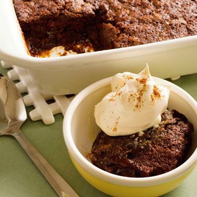 Warm Gingerbread Pudding Cake Gingerbread Pudding Cake, Gingerbread Pudding, Retro Desserts, Chocolate Bread Pudding, Chocolate Bread, Pudding Cake, Pudding Recipes, Bread Pudding, Dessert Recipes Easy