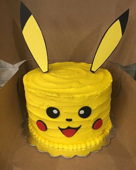 Pikachu Cake Birthdays, Bolo Pikachu, Birthday Pikachu, Pikachu Party, Pokemon Party Decorations, Pikachu Birthday, Pokemon Themed Party, Pokemon Birthday Cake, Pokémon Birthday