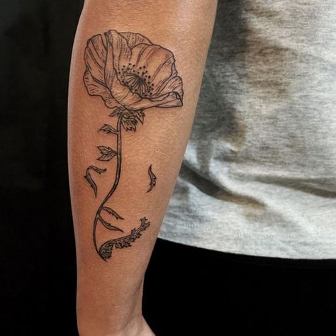 Flower Head Tattoo, Story Tattoo, Head Tattoo, Book Tattoo, Head Tattoos, Poppy Flower, Body Tattoos, Calla Lily, Lithuania