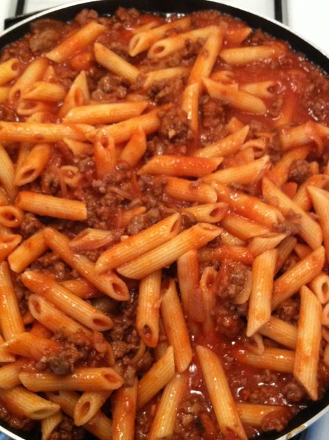 Penne Pasta and Meat Sauce is a standard recipe that doesn’t take too much time or effort. Description from mayeshmagazine.wordpress.com. I searched for this on bing.com/images Pasta With Hamburger, Pasta And Meat Sauce, Ground Beef Casseroles, Baked Penne Pasta, Beef Casseroles, Recipes Ground Beef, Penne Recipes, Recipes Steak, Beef Pasta Recipes