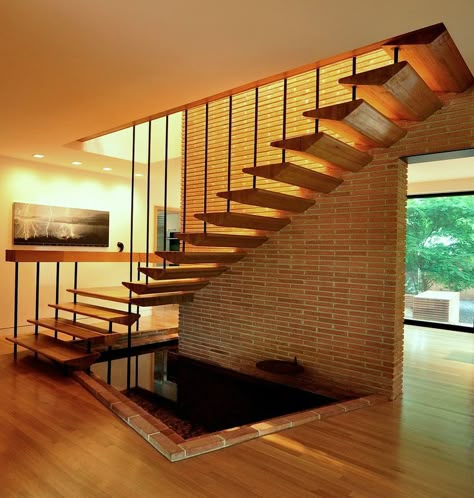 Mid Century Stairs, Dream House Mansions, Real Estates Design, Floating Staircase, Mid Century Architecture, Modern Stairs, Mid Century Modern Interiors, Modern Staircase, Up House