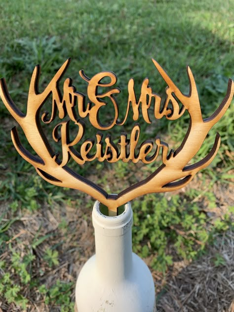 This listing is for an antler Mr and Mrs. (NAME) cake topper for a wedding cake. The cake toper is laser cut from 1/4'' Birch plywood. Cake topper comes unsanded and unpainted for that perfect rustic look. If you choose to paint I do not recommend painting the stake of the topper. ** The photo of the cake is a customer photo.** TO ORDER: Please enter name in the personalization box. Select your size. 6 inches and 7 inches Please check out our matching Rustic Antler Guest book: https://www.etsy.c Antler Wedding Decor, Hunting Wedding Cake, Grooms Cake Toppers, Rustic Groom, Wedding Cake Topper Silhouette, Hunting Wedding, Wooden Cake Topper, Silhouette Cake Topper, Antlers Decor