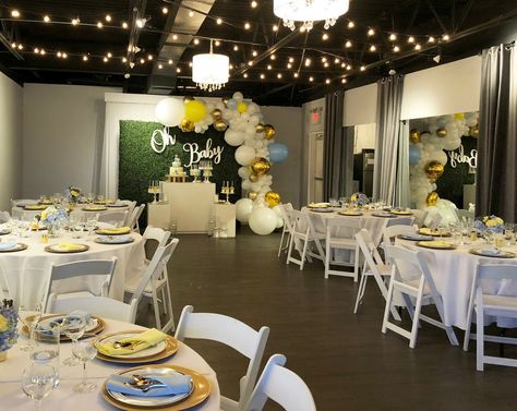 Small Event Hall Design, Event Space Table Layout, Retail Event Space, Small Party Room Ideas, Small Venues Ideas, Blank Event Space, Small Birthday Venue Ideas, Farmhouse Event Space, Event Hall Decoration