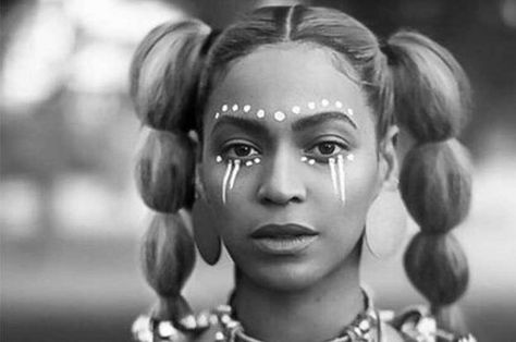 There are at least 6 West African deities that can be found in Beyonce's latest visual album. African Face Paint, Look Da Festival, African Makeup, Beyonce Lemonade, Beyoncé Giselle Knowles-carter, Beyoncé Giselle Knowles, Beyonce Queen, Afro Punk, Beyonce Knowles