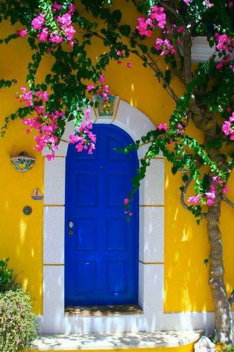 Door Ways, Santorini Grecia, Windows Design, Blue Doors, Caribbean Beach, Cool Doors, Colour Combo, Blue Door, Old Doors