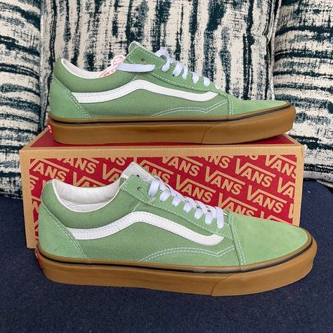 New In The Box Authentic Men’s Vans Old Skool Gum Basil/True White Sneakers Vans Classic Black, Vans Old Skool Checkerboard, Hi Top Vans, Vans California, Vans Chukka Low, Vans Old Skool Low, Embroidered Heels, Vans Hi, White Sneakers Men