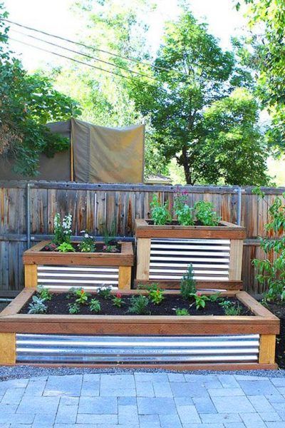 Patio alike flower bed #tieredplanter #flowerplanter #planter #flowerpot #decorhomeideas Outdoor Garden Bed, Raised Herb Garden, Raised Gardens, Raised Bed Garden Design, Raised Vegetable Gardens, Sulcata Tortoise, Raised Flower Beds, Building A Raised Garden, Urban Farm