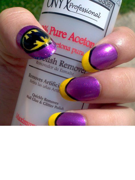 Batman nails Batgirl Nails, Dc Nails, Batman Nails, Batman And Batgirl, Themed Nails, Batgirl, Halloween Costume Ideas, Girly Things, Nail Design