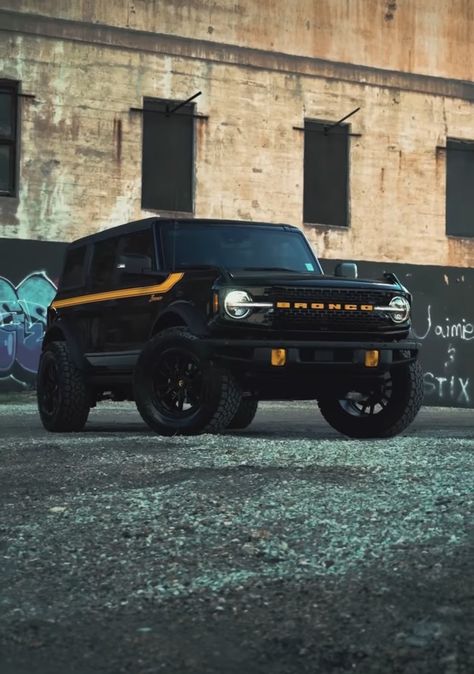 Ford Bronco Modified, Bronco Wrap Ideas, Bronco Colors, 2023 Bronco, Off Road Cars, Mustang Car Aesthetic, Most Reliable Suv, Bronco Car, 2024 Ford Mustang