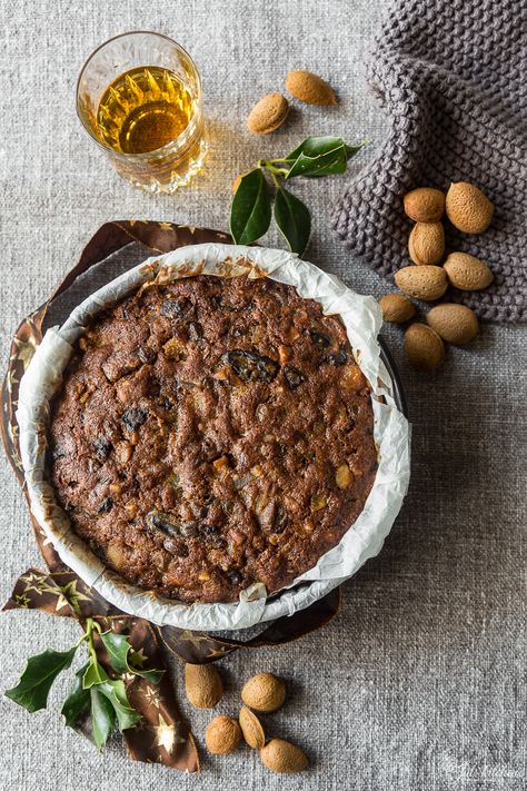 When I saw this traditional English Christmas cake in the Sep/Oct Jamie Magazine issue, I knew immediately that I would have definitely baked it for Christmas (yeah, I know, I love Christmas and I start thinking about it as soon as I… Cake Roll Recipes Christmas, Best Christmas Cake Recipe, Christmas Cake Roll, Jamie Oliver Christmas, Traditional Christmas Cake, Easy Christmas Cake Recipe, Festive Recipes, Cake Roll Recipes, Fruit Cake Christmas