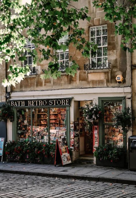 a retro store in bath england British Aesthetic, New England Aesthetic, England Aesthetic, England Countryside, Europe Aesthetic, Living In England, Bath England, Voyage Europe, Diagram Architecture