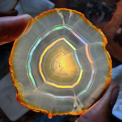 Natural rainbow Iris agate  🌈  Photo: Chille Maulidhaa  FB Iris Agate, Mama Earth, Geology Rocks, Pretty Rocks, Cool Rocks, Beautiful Hairstyles, Beautiful Rocks, Rock Collection, Mineral Stone