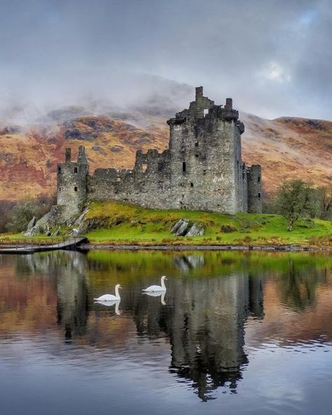 Kilchurn Castle, Loch Awe, Scotland Forever, Tower House, Beautiful Castles, Building Structure, Heart And Soul, Beautiful Buildings, Breathtaking Views