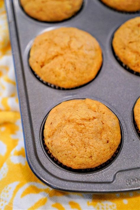 This 4 ingredient cake mix pumpkin banana muffins or bread recipe is so easy to make! Tastes like homemade, fluffy, moist breakfast or dessert. #cakemixrecipe #pumpkinbananabread 4 Ingredient Cake, Cupcake Hacks, Potato Muffins Recipe, Cake Mix Pumpkin, Banana Cake Mix, Muffins Cake, Pumpkin Zucchini, Pumpkin Banana Muffins, Cake Mix Muffins