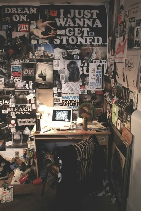 Emo Bedroom, Rock Bedroom, Grunge Room Ideas, Hipster Bedroom, Room Grunge, Punk Room, Rock Room, Grunge Bedroom, Tumblr Rooms