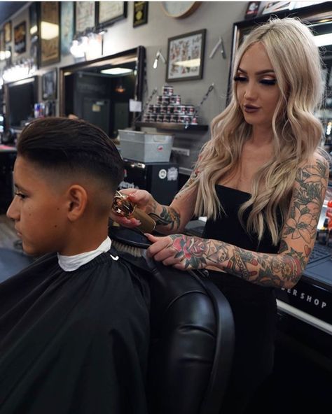 Barberladies on Instagram: “👉🏻 @BARBERLADIES 👈🏻 * * • Meet my friend @kvanwink .We are United . We are barbers . #barberladies #thebarberpost #samvilla #gopanache…” Haircut For Big Forehead, Barber Shop Haircuts, Barber Haircuts, Super Short Haircuts, Barbers Cut, Hair Barber, Boys Hair, Barber Haircut, Cool Mens Haircuts