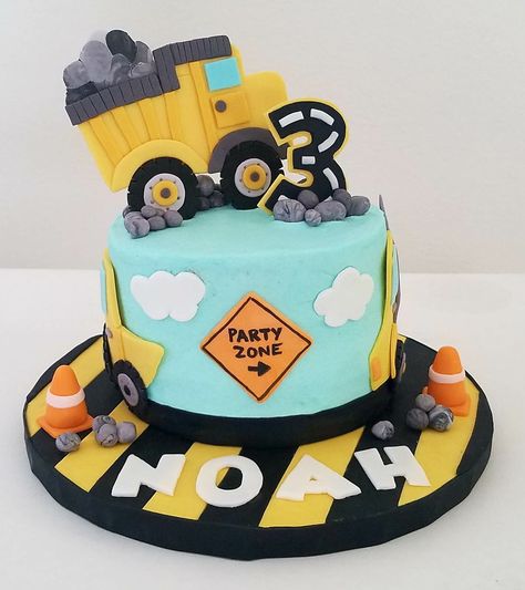 Transport Theme Cake, Construction Cake Ideas, Kids Construction Cake, Construction Birthday Party Cakes, Cake Ideas For Boys, Construction Theme Cake, Construction Birthday Party Food, Digger Cake, Construction Birthday Cake