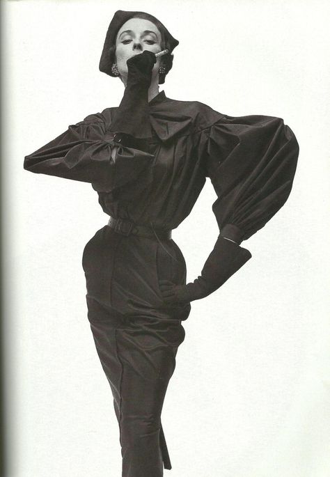 . Dorian Leigh, Vintage Balenciaga, Balenciaga Dress, Irving Penn, Balenciaga Fashion, Cristóbal Balenciaga, Vintage Fashion Photography, Vintage Couture, White Photo