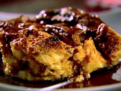 Panettone Bread Pudding with Cinnamon Syrup Recipe | Giada De Laurentiis | Food Network Panettone Bread Pudding, Panettone Bread, Giada De Laurentiis Recipes, Chocolate Bread Pudding, Mango Pudding, Cinnamon Syrup, Bread And Butter Pudding, Chocolate Bread, Giada De Laurentiis