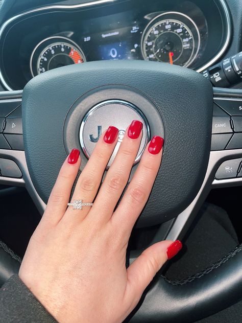 Red nails to enter the Christmas season. Shirt Red Nails, Red Shirt Nails, Red Manicure, Exotic Women, Red Shirt, Red Nails, Womens Heels, You Nailed It, Manicure