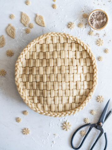 Apple Cardamom, Pie Crust Art, Cloudy Kitchen, Decorative Pie Crust, Lattice Pie, Pie Crust Designs, Pie Decoration, Pies Art, Dessert Parfait