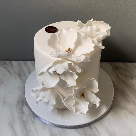 Sofia Birthday Cake, Elegant Cake Design, Fondant Flower Cake, Candy Birthday Cakes, Tier Cakes, Mini Wedding Cakes, Big Wedding Cakes, Elegant Cake, Beautiful Cake Designs