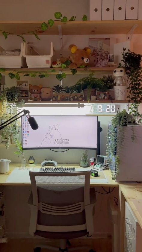 Aesthetic Setup Ideas, Eclectic Cubicle Decor, Pretty Gaming Setup, Desk Setup With Shelves, Bamboo Desk Setup, Computer Set Up Aesthetic, Gamer Girl Bedroom Ideas, Streamer Room Ideas, Pc Set Up Aesthetic