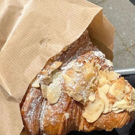 Almond Croissant Aesthetic, Almond Crossaint, Almond Crossiant, Almond Croissants, Almond Desserts, Amsterdam Food, Perfume Notes, Almond Croissant, Cozy Coffee Shop