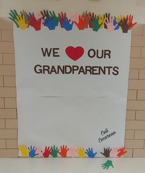 Celebrating Grandparents Day At School, Grandparents Day Backdrop Photo Booths, Family Day Backdrop Ideas, Grandparents Day Door Decorations, Preschool Back To School Photo Backdrop, Grandparent Day At School, Grandparents Day Photobooth, Grandparents Day Signs For School, Grandparents Night At School