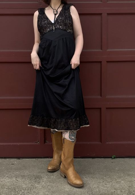 Bolo Tie Women Outfit, Bolo Tie Outfit, Western Gothic Fashion, Tie Women Outfit, Bolo Tie Women, Western Goth, Western Gothic, Campus Boots, Tie Outfit