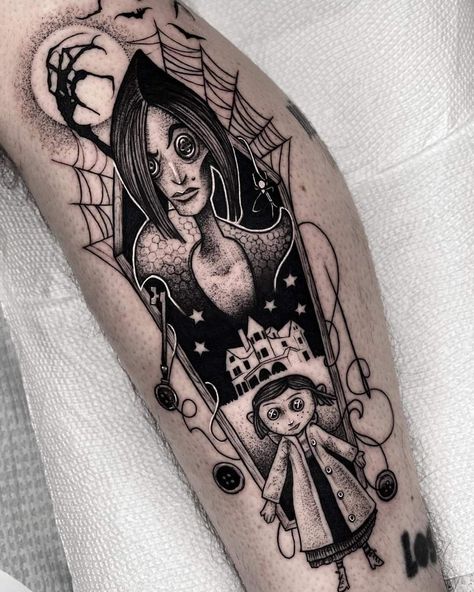 Horror Movie Tattoos American Traditional, Other Mother Coraline Tattoo, Coraline Arm Tattoo, Tattoo Tim Burton, Dark Portfolio, Coraline Tattoo Ideas, The Other Mother, Nature Tattoo Ideas, Dragon Tattoo Arm