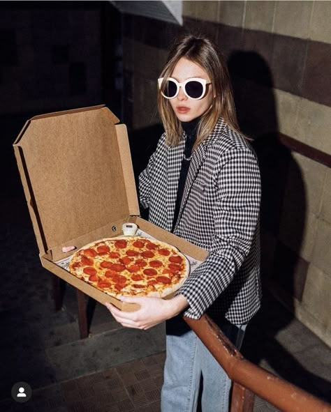 Pizza Photography Aesthetic, Pizza Vibes, Pizza Pictures, Creative Pizza, Ny Pizza, Pizza Photo, Pizza Girls, Pizza Branding, Pizza Bar