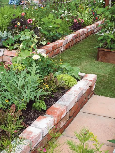 Brick Garden Edging, Brick Garden, Garden Stairs, Veg Garden, Have Inspiration, Garden Edging, Garden Pathway, Garden Borders, Veggie Garden