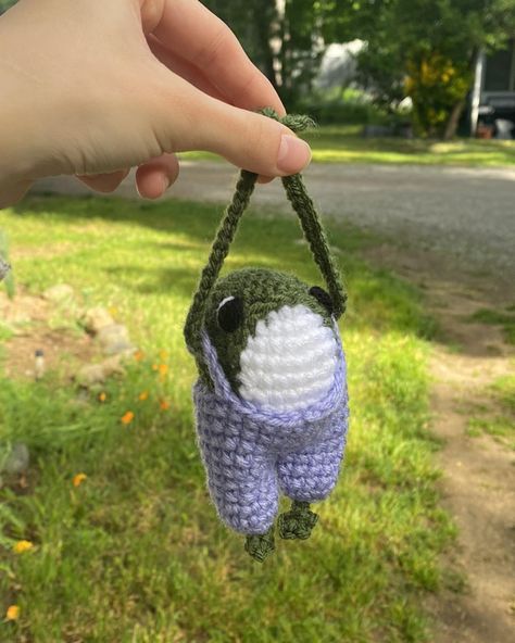 love my little froggy friends :) pattern by @cuddlycrochetsbykat | #crochet #handmade #frog #amigurumi #crochetinspiration #crochetkeychain Crochet Craft Fair Ideas, Crochet Frog Keychain, Froggy Crochet, Korean Crochet, Crochet Frog Pattern, Frog Crochet Pattern, Knit Animals, Crochet Craft Fair, Frog Amigurumi