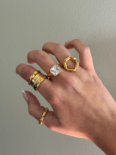 Making a Statement: The Allure of Chunky Jewelry Gold Rings That Dont Tarnish, Chunky Gold Jewelry Rings, Gold Statement Rings, Gold Ring Stack Chunky, Cool Gold Jewelry, Gold Rings Chunky, Gold Jewelry Chunky, Chunky Gold Rings Aesthetic, Chunky Rings Gold