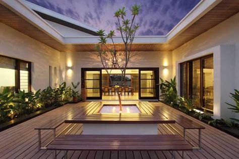 home in india House Plans Interior, Dipen Gada, Interior Courtyard, Dining Area Design, Modern Courtyard, Courtyard House Plans, Courtyard Design, Cottage Inspiration, Patio Interior