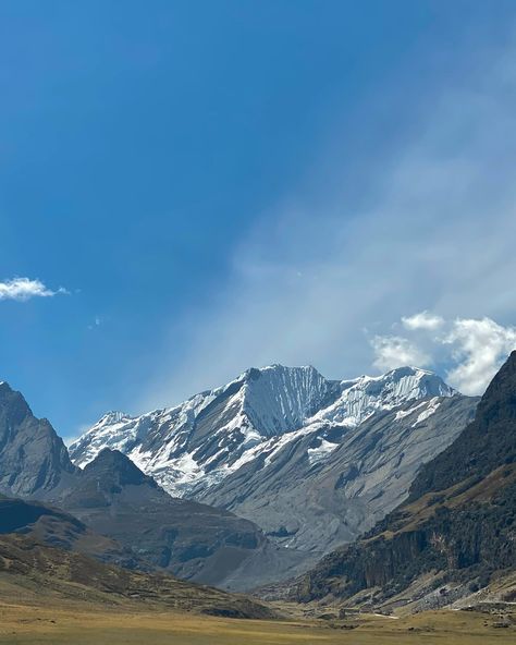 Three things last forever, faith, hope and love. And this love for the Peruvian Andes. 🗻🇵🇪💕🌸🦙 #raura #mountains #mountainrange #bluesky #peru #viajar #trek #hiking Faith Hope And Love, Andes Mountains, Mountain Range, Awesome Stuff, Faith Hope, Peru, Blue Sky, Maine, Hiking