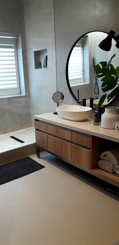 Grey And Beige Bathroom Ideas, Wood And Grey Bathroom, Grey And Tan Bathroom, Grey Beige Bathroom, Light Brown Bathroom Ideas, Grey And Beige Bathroom, Slate Bathroom Tile, Beige Bathroom Ideas, Bathroom Ideas Beige