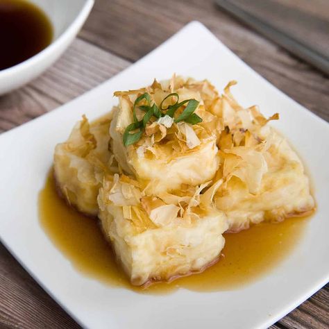 Agedashi Tofu Recipe (Japanese Deep Fried Tofu Appetizer) Agedashi Tofu Recipe, Agedashi Tofu, Dashi Stock, Recipe Japanese, Deep Fried Tofu, Tofu Recipe, Fried Tofu, Savory Sauce, Peanut Oil