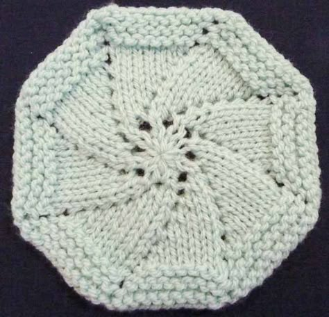 3 formations for knitted circles Knit A Circle, Ghosts And Goblins, Knitted Washcloth Patterns, Design Kitchen Ideas, Knitted Washcloths, Dishcloth Knitting Patterns, Washcloth Pattern, Knitting Tips, Knit Dishcloth